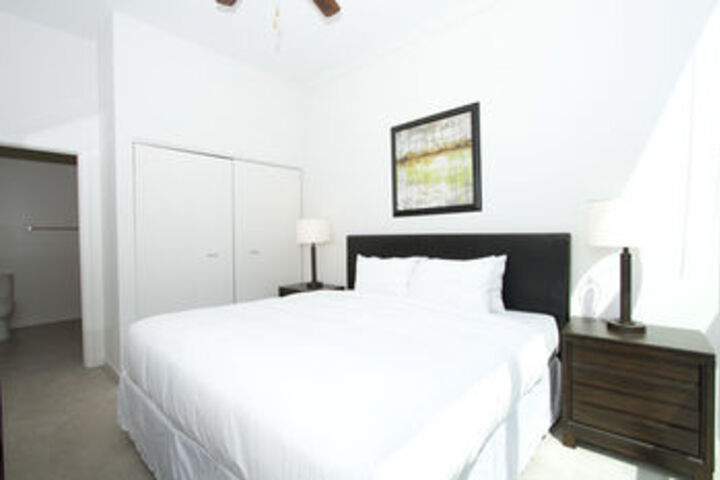 Contemporary 2Br in Lincoln Park by Sonder