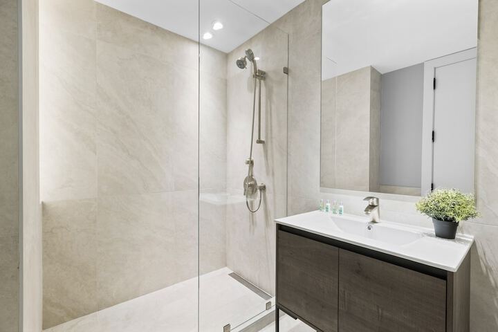 Global Luxury Suites at the Arches