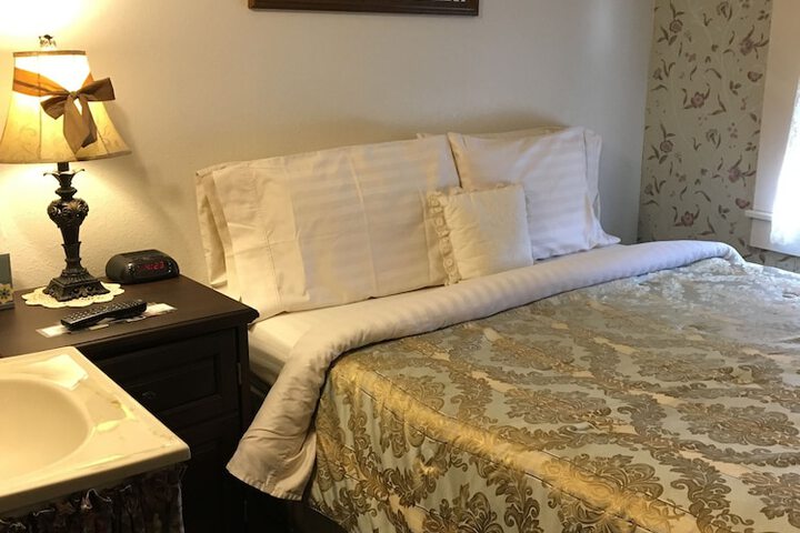 Room 70 of 82