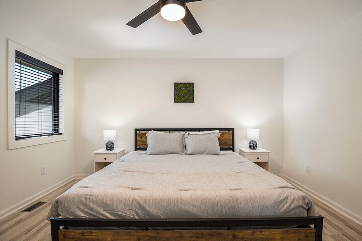 Room 52 of 102
