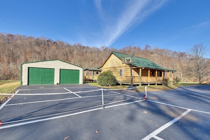 Secluded Retreat: Bbq Lawn Games, & Fire Pit!