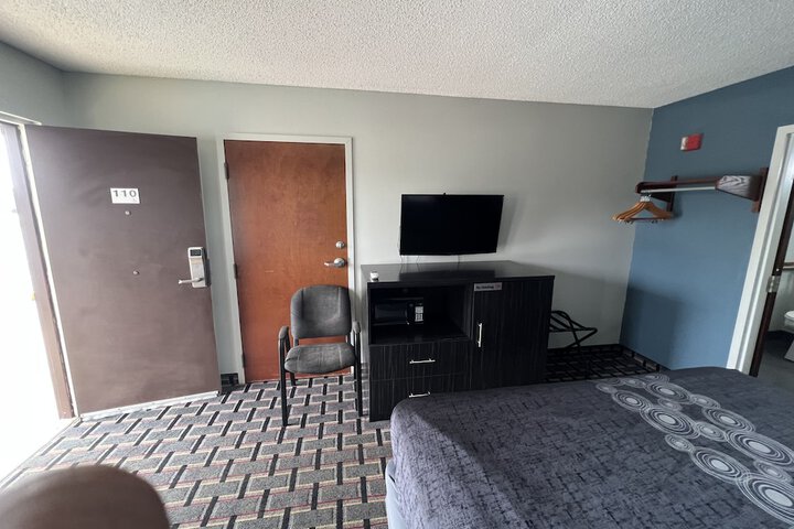 Room 27 of 41