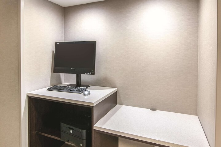 Business Center 47 of 49
