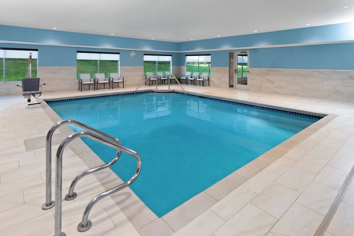 Holiday Inn Express & Suites Reedsburg - Dells Area by IHG