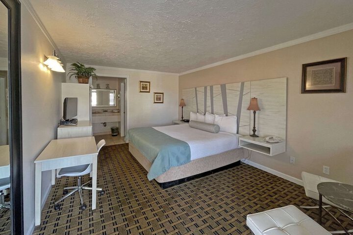 Room 34 of 48