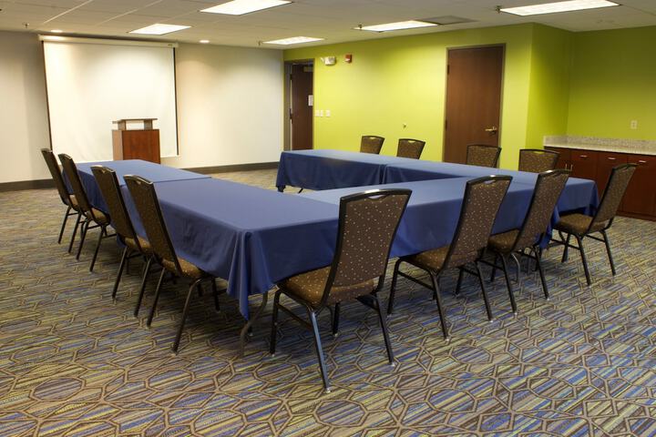 Holiday Inn Express & Suites Vadnais Heights by IHG