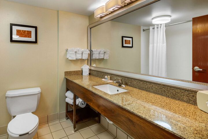 Room 32 of 46