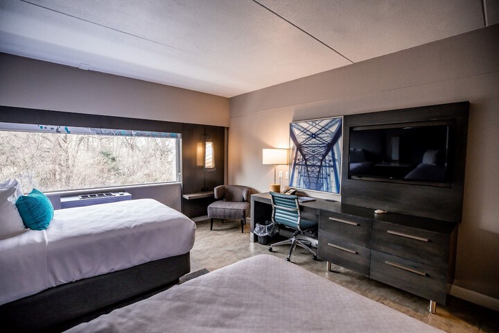 Room 33 of 54