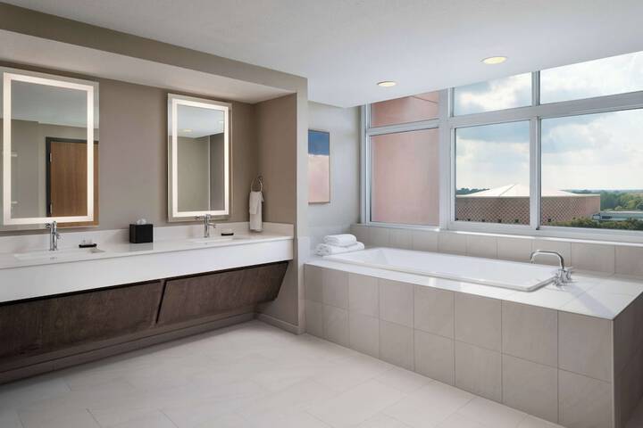 Embassy Suites by Hilton Charleston Airport Convention Ctr
