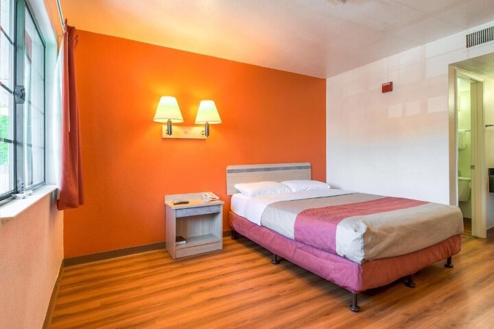 Motel 6 Pomona CA - Los Angeles