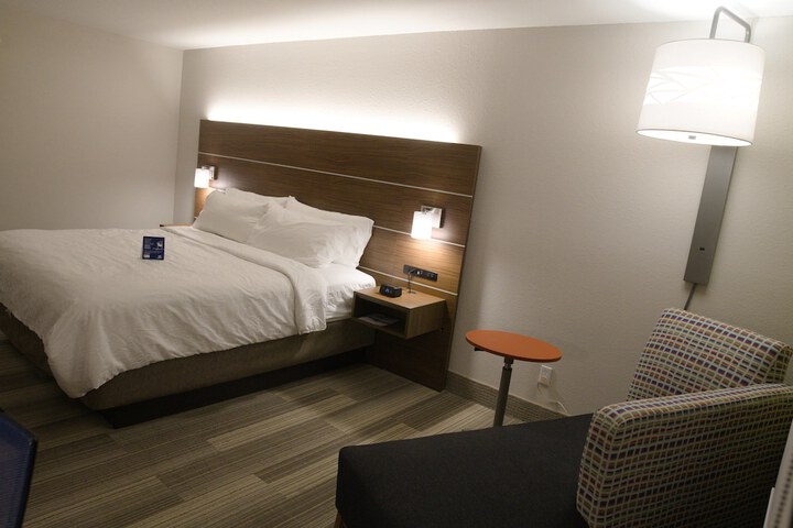 Room 5 of 41