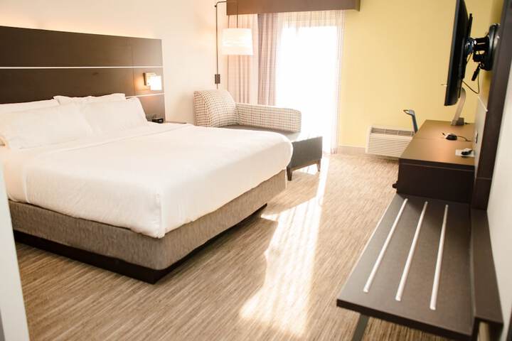 Room 16 of 30
