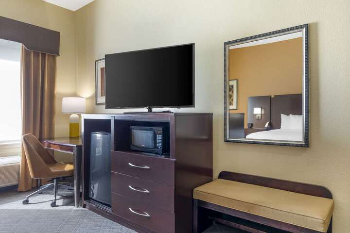 Comfort Inn & Suites (Formerly Executive Inn & Suites Mexia)