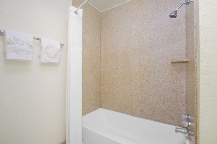 Days Inn & Suites by Wyndham Clovis