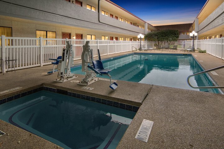 Pool 10 of 48