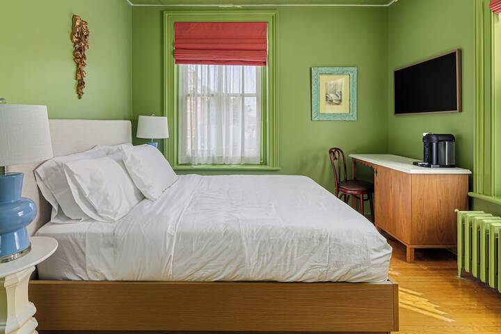 Room 14 of 22