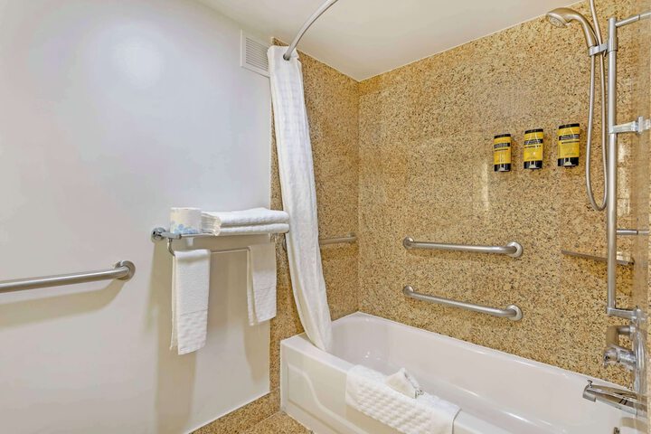 Best Western Plus Sugar Land / Stafford