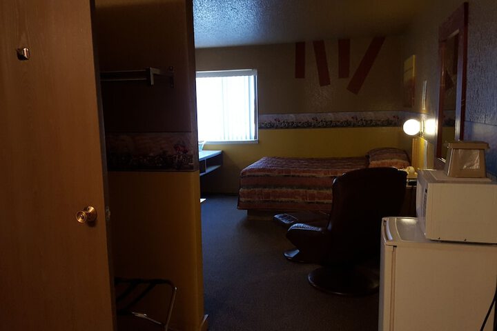 Earth Inn Motel