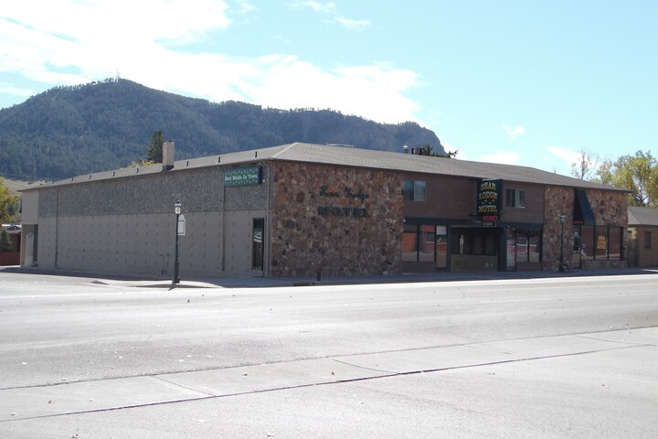 Bear Lodge Motel