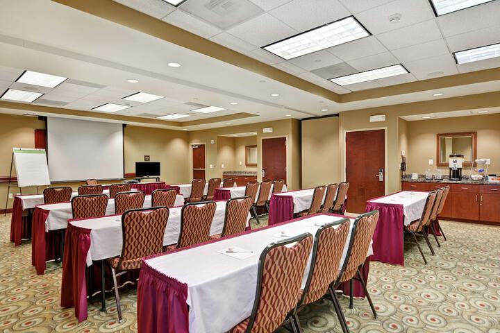 Hampton Inn & Suites Fredericksburg-at Celebrate Virginia