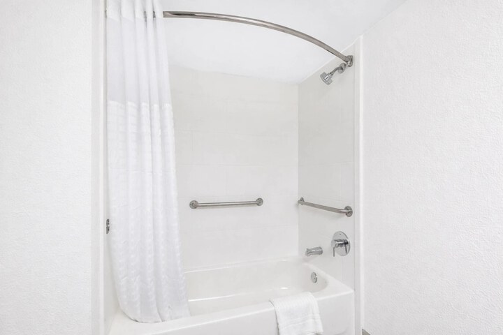 Comfort Suites Baymeadows Near Butler Blvd