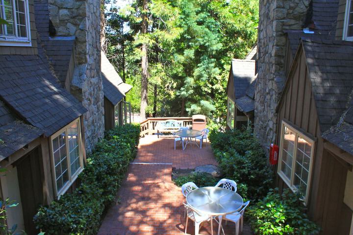 Saddleback Inn
