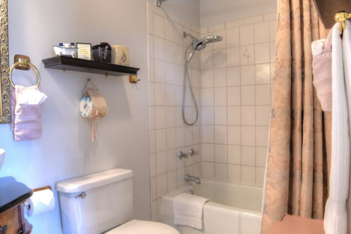 Room 44 of 106