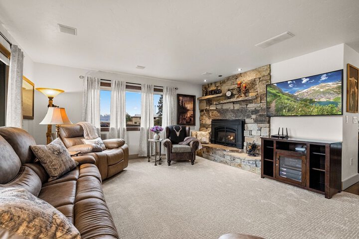 Coyote Bluff Estate