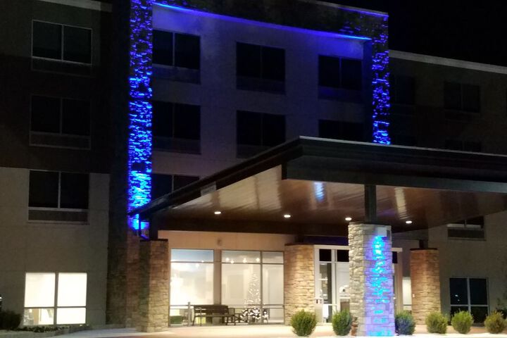 Holiday Inn Express & Suites Decatur by IHG