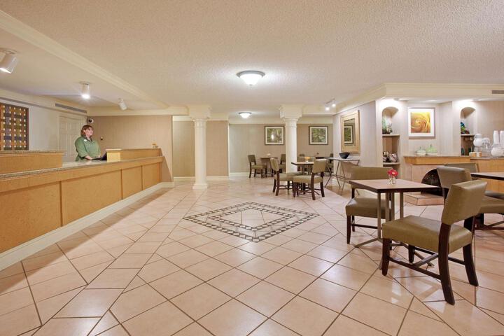 LA QUINTA INN BY WYNDHAM DENVER CENTRAL