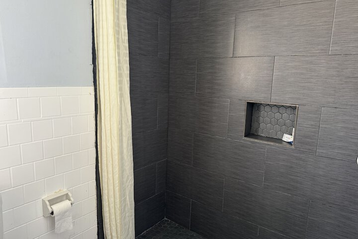 Room 6 of 17