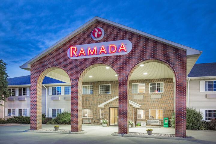 Ramada by Wyndham Spirit Lake / Okoboji