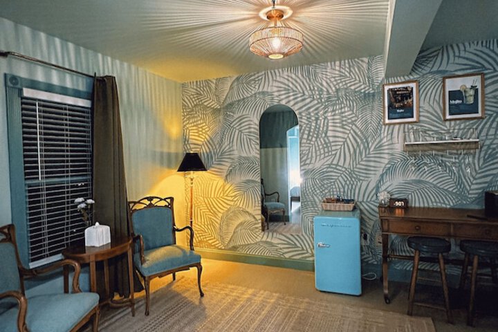 Peninsula Bed & Cocktails