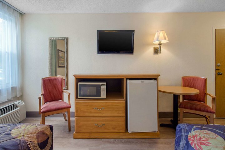 Room 15 of 32