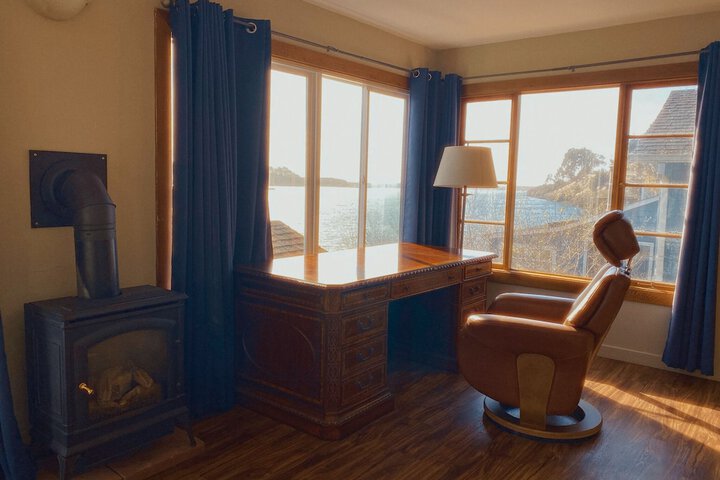 Room 102 of 181