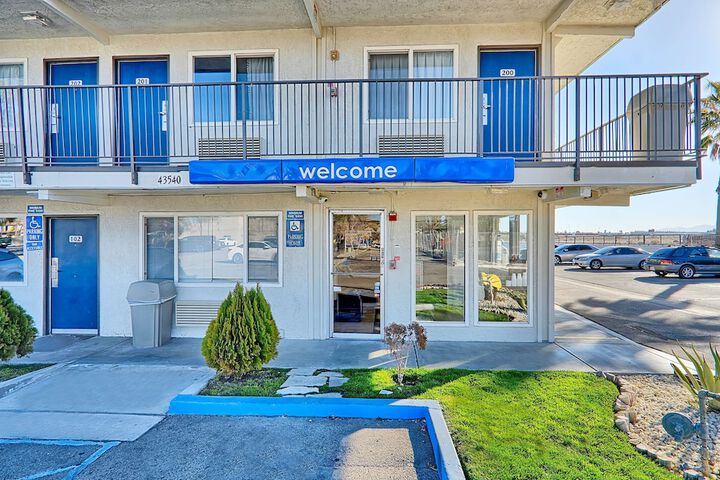 Motel 6 Lancaster CA