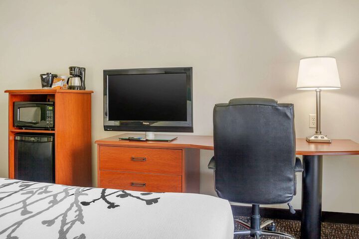 Room 15 of 36