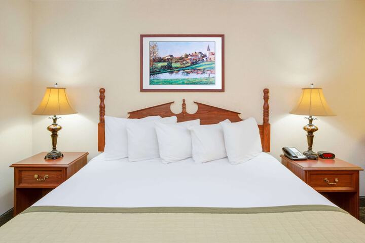 Room 10 of 16
