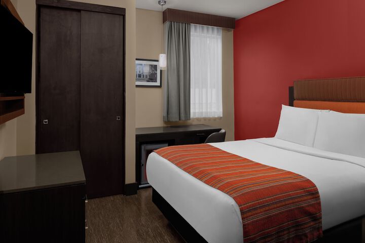 Room 43 of 71