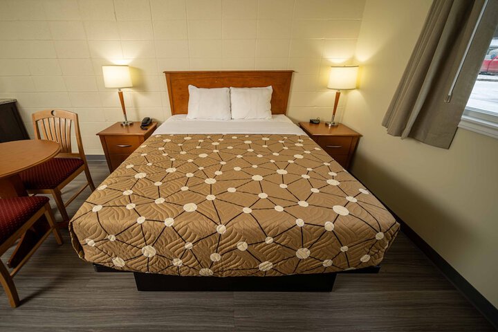 Room 46 of 82