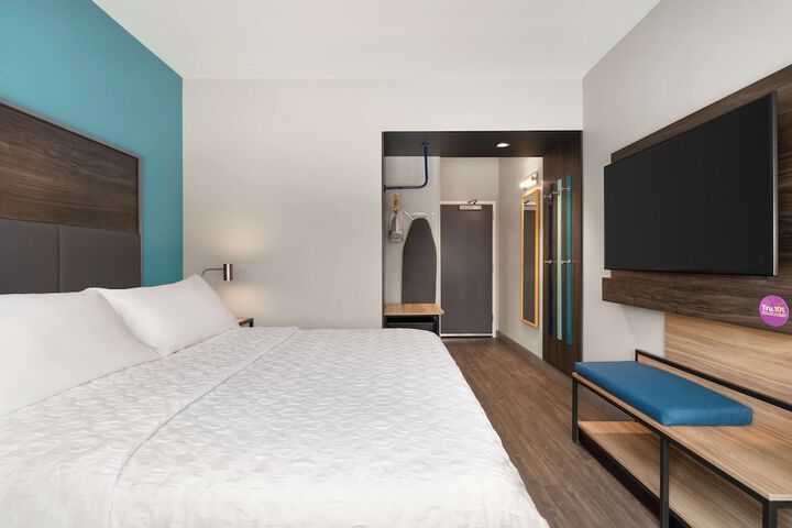 Room 14 of 30