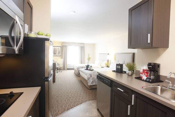 Pomeroy Inn & Suites at Olds