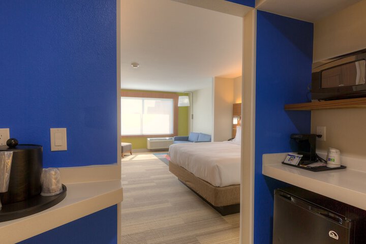 Room 32 of 62