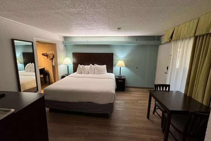 Room 64 of 93