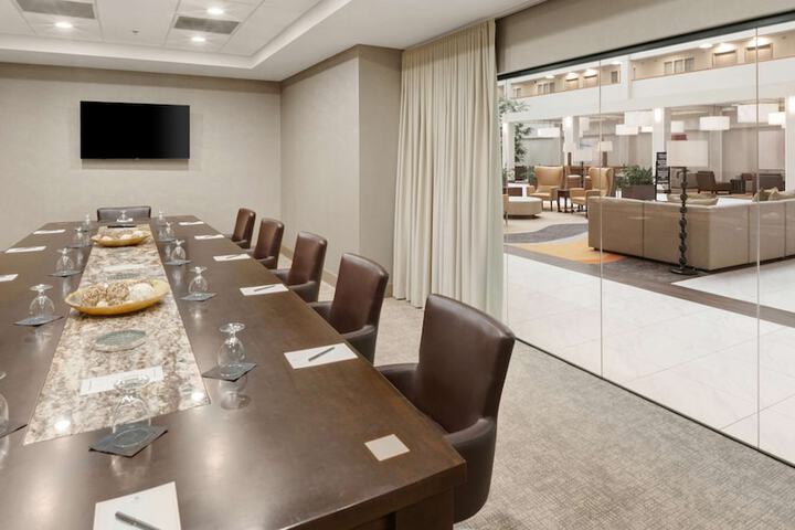 Embassy Suites by Hilton Milwaukee Brookfield
