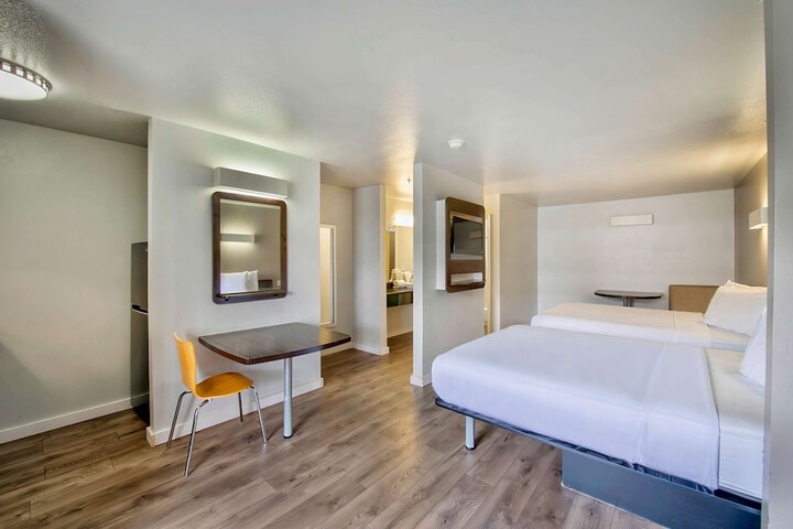 Room 18 of 28