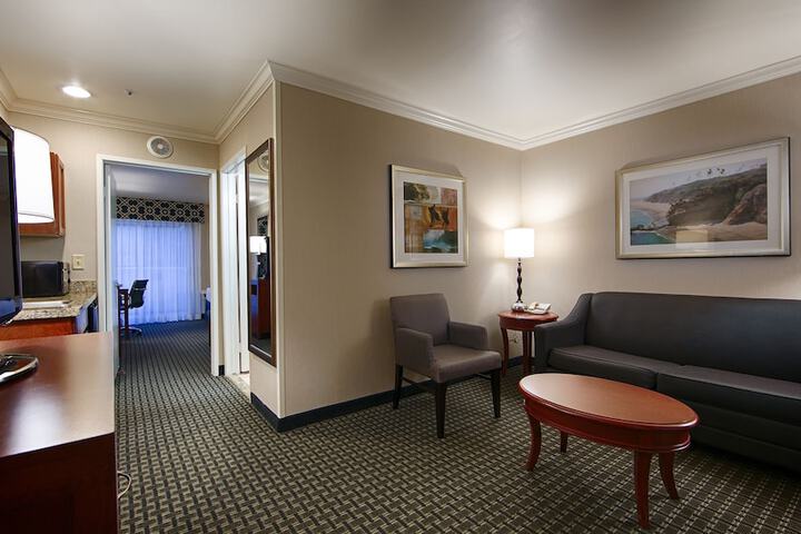 Room 9 of 32