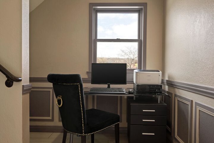 Business Center 28 of 28