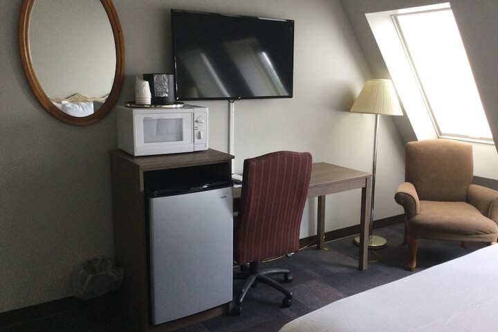 Room 11 of 18