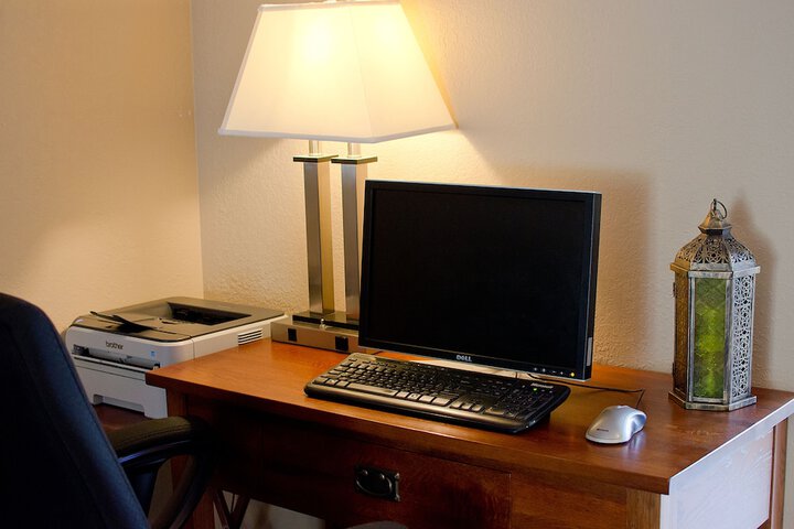 Room 27 of 40
